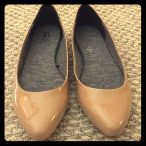 Size 8. Dr. Scholls Nude Flats